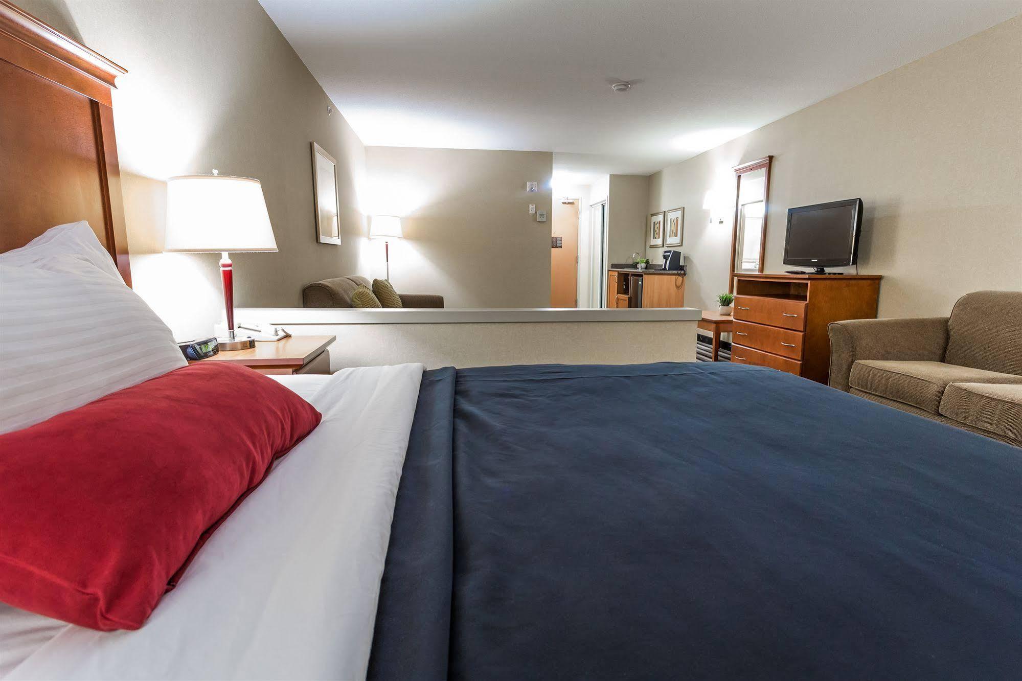 Days Inn & Suites By Wyndham Edmonton Airport Leduc Exterior foto