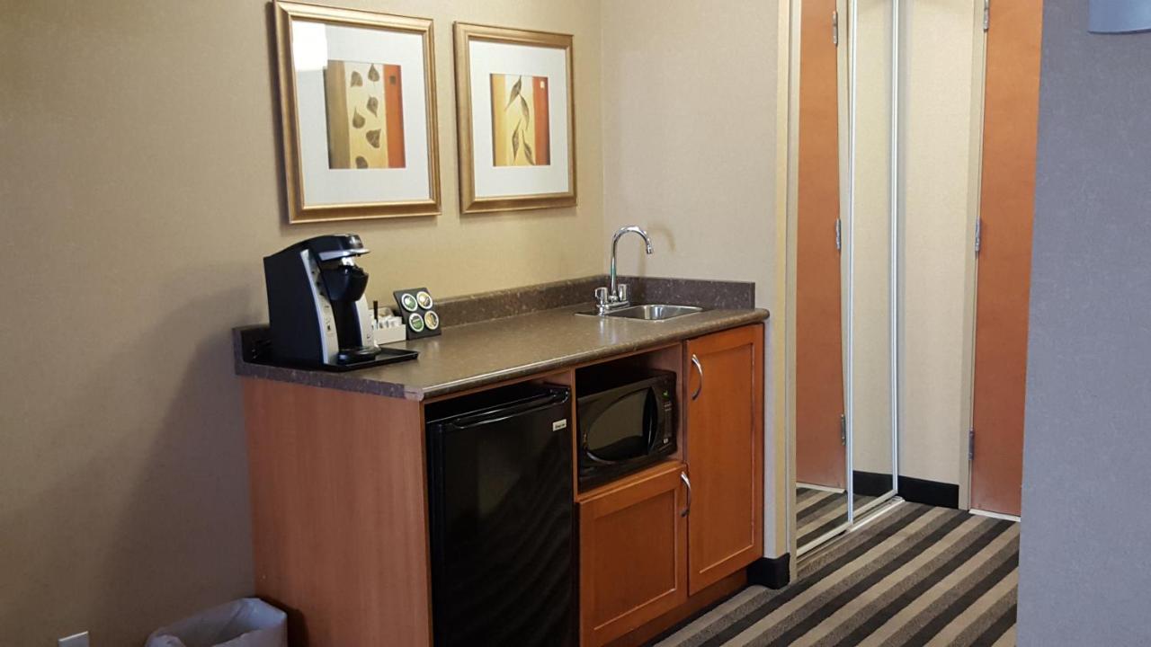 Days Inn & Suites By Wyndham Edmonton Airport Leduc Exterior foto