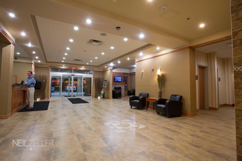 Days Inn & Suites By Wyndham Edmonton Airport Leduc Exterior foto
