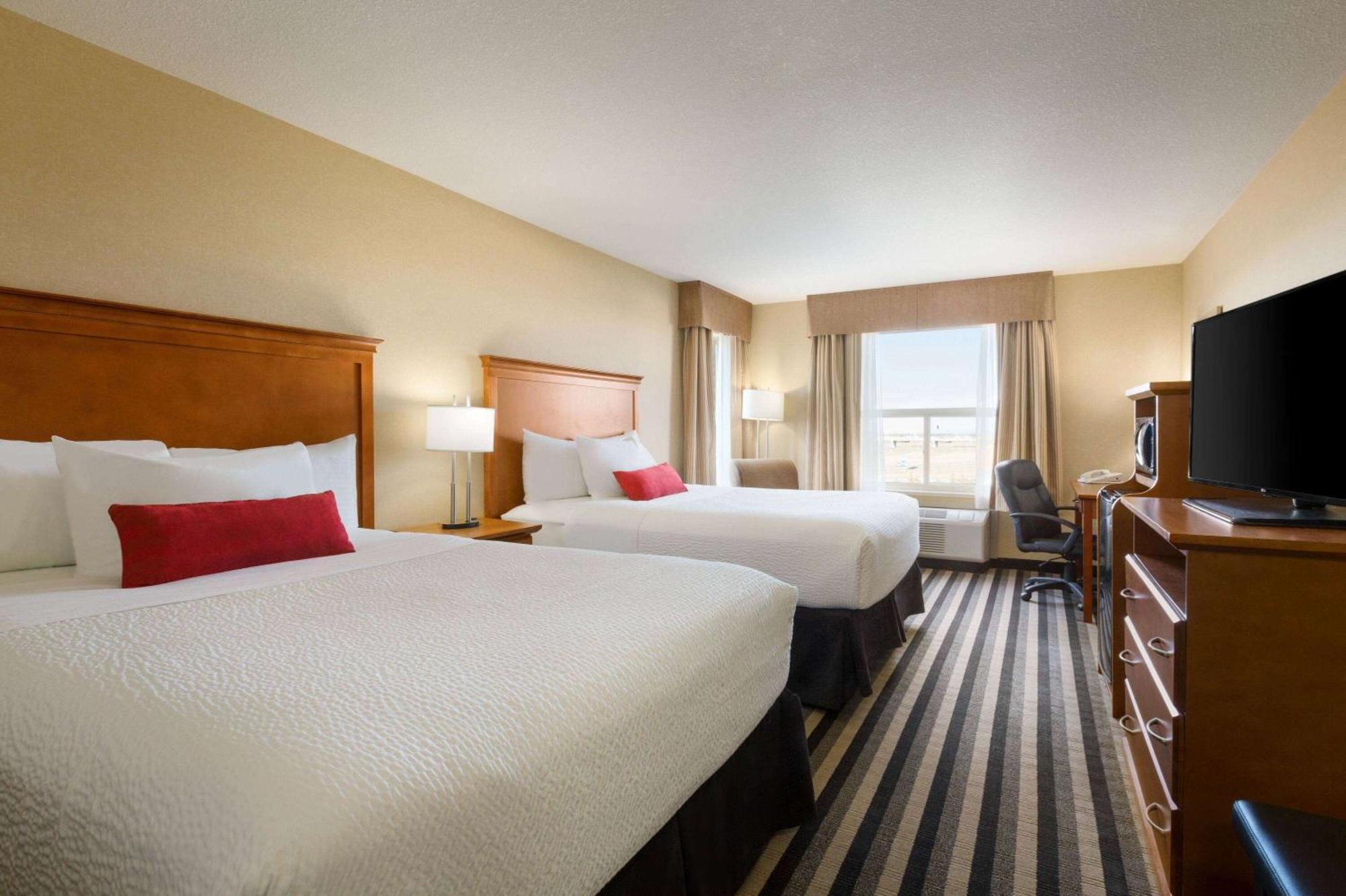 Days Inn & Suites By Wyndham Edmonton Airport Leduc Exterior foto