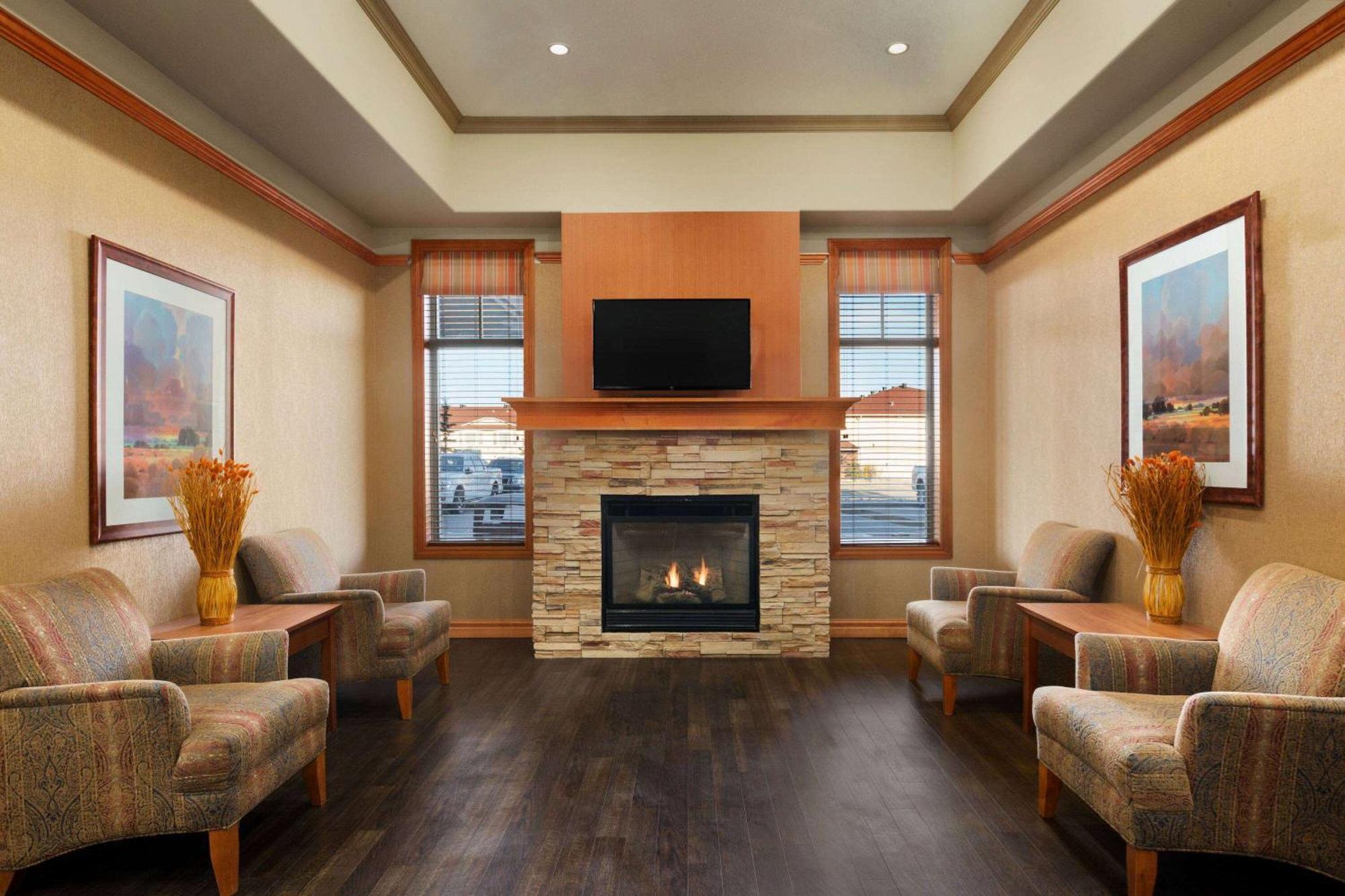 Days Inn & Suites By Wyndham Edmonton Airport Leduc Exterior foto